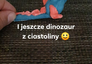 Dinozaur z ciastoliny wykonał Hubert z gr. Żabek